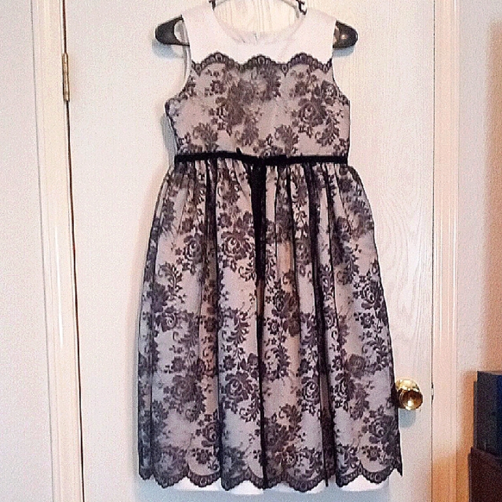 Charming Kids Floral Lace Dress in Black and White